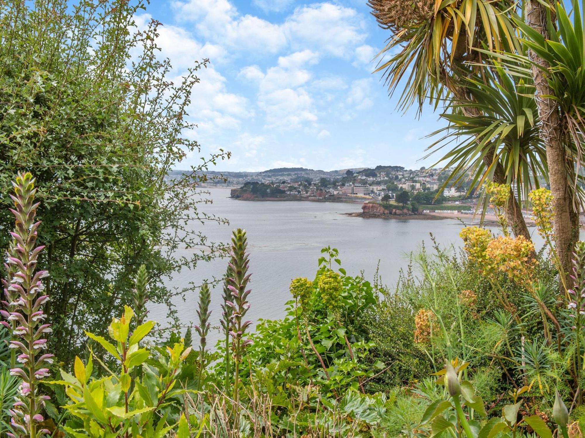 Boohay - Bay * Torquay